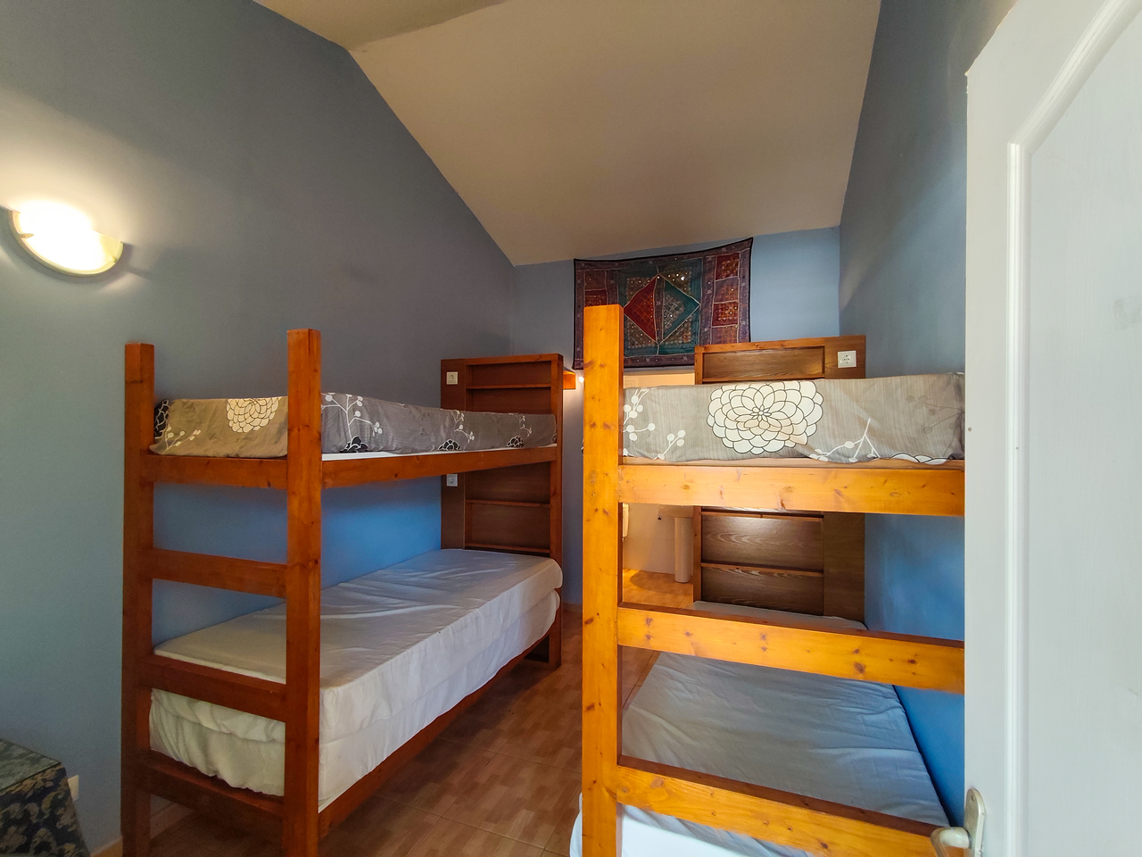 Bedroom in villa for sale in Elche