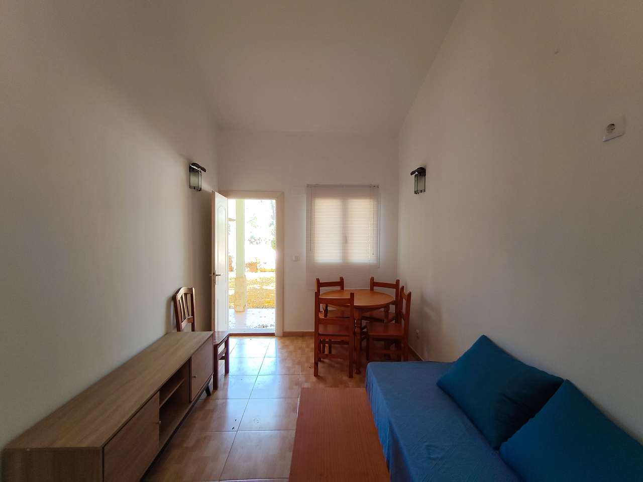 Master bedroom in villa for sale in Elche