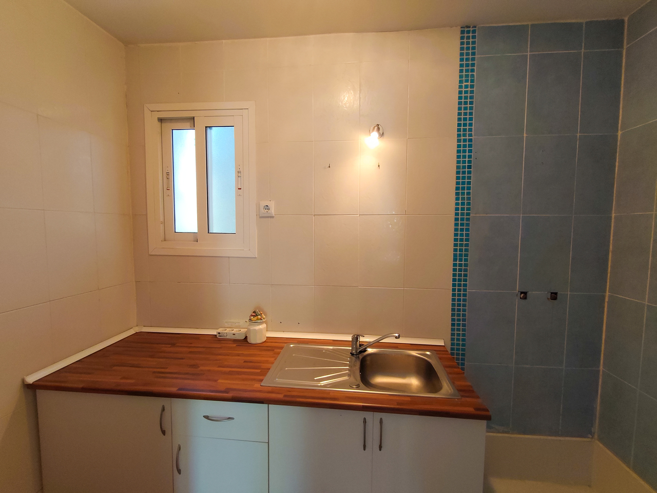 Bathroom in villa for sale in Elche