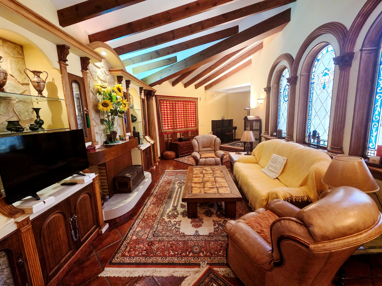 Dining area in villa for sale in Elche