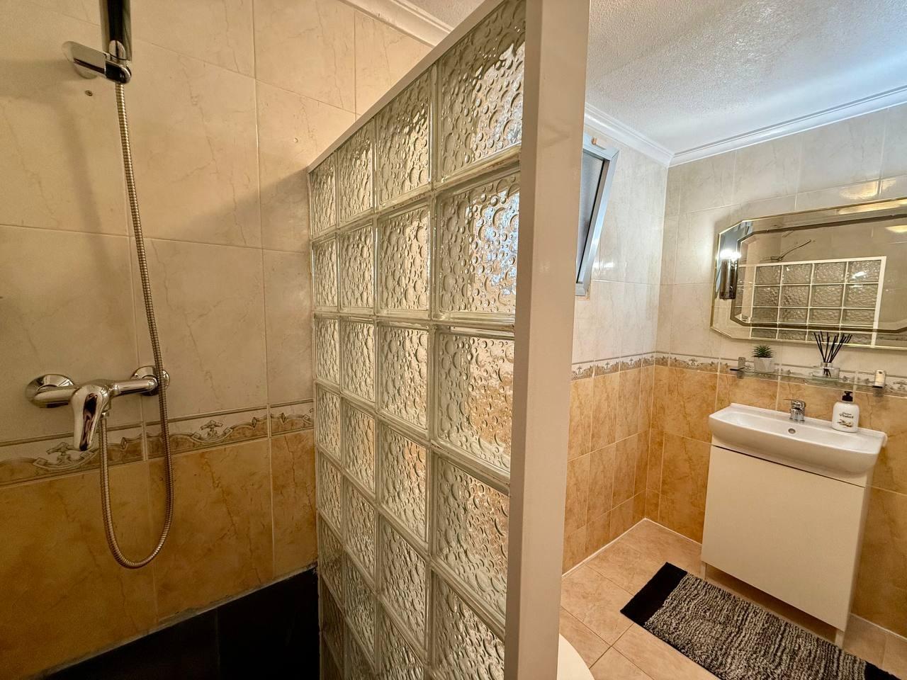 Bedroom in apartment for sale in Torrevieja