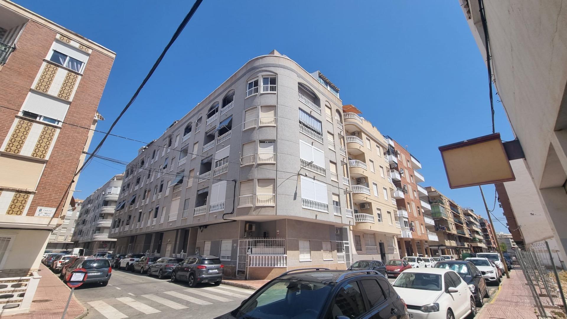 Charmant 2-slaapkamer appartement met oostelijke oriëntatie in Acequión, Torrevieja – Dichtbij het strand