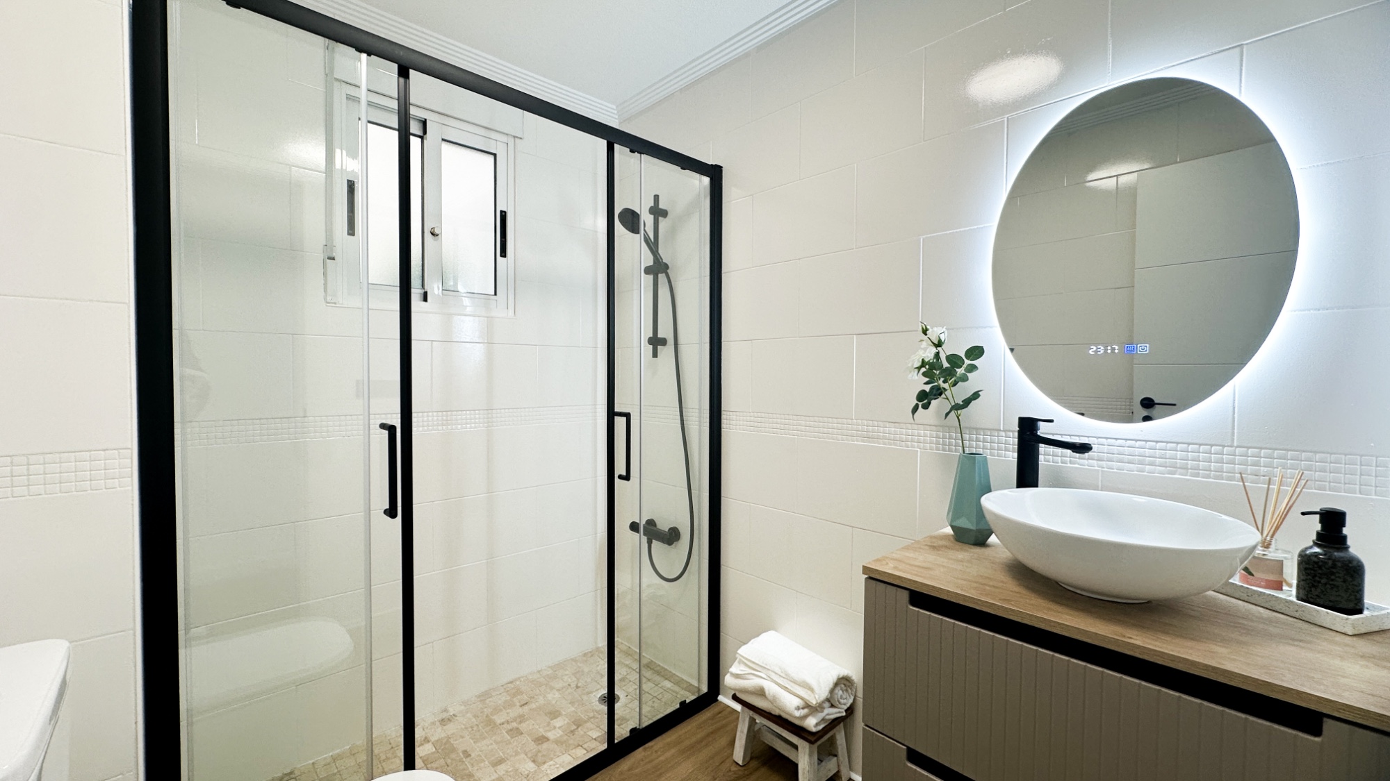 Master bedroom in apartment for sale in Orihuela Costa
