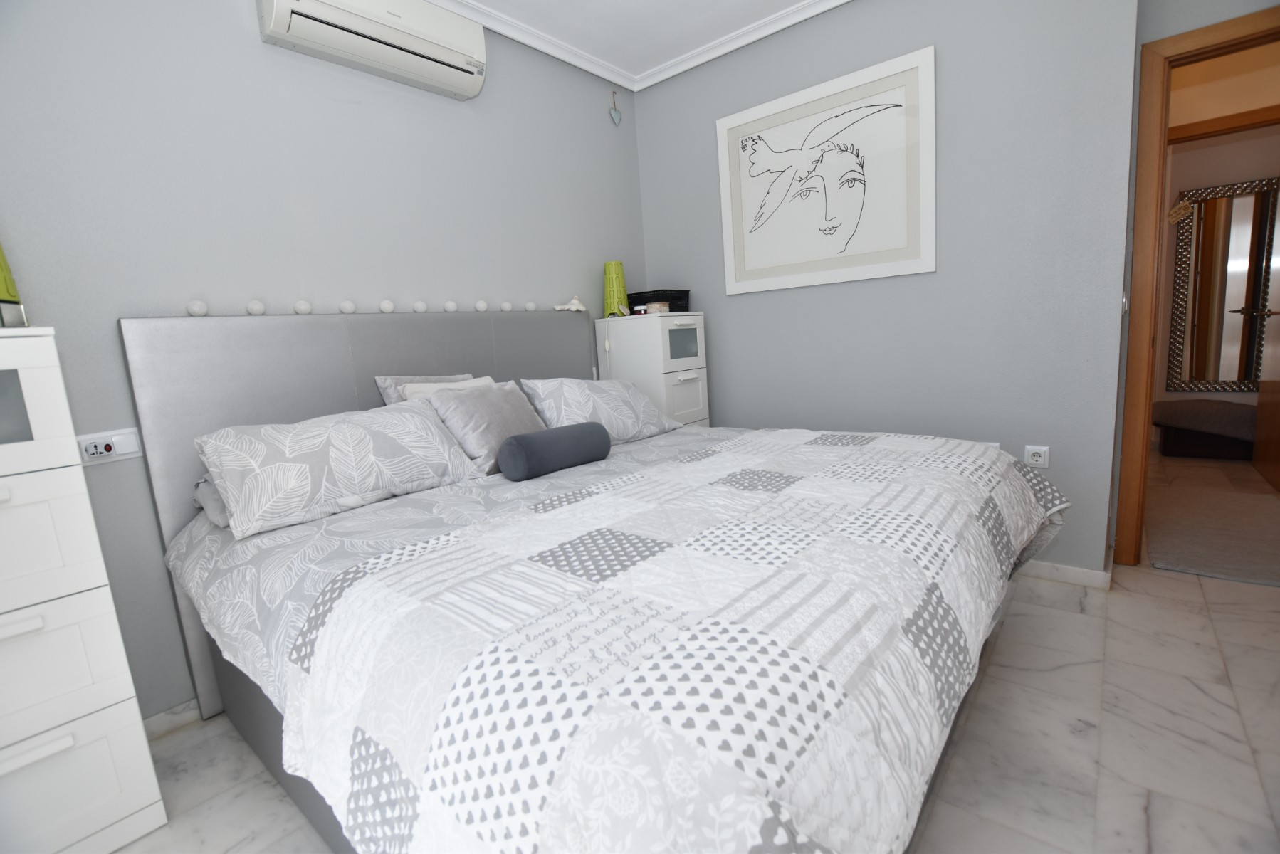 Master bedroom in apartment for sale in Algorfa