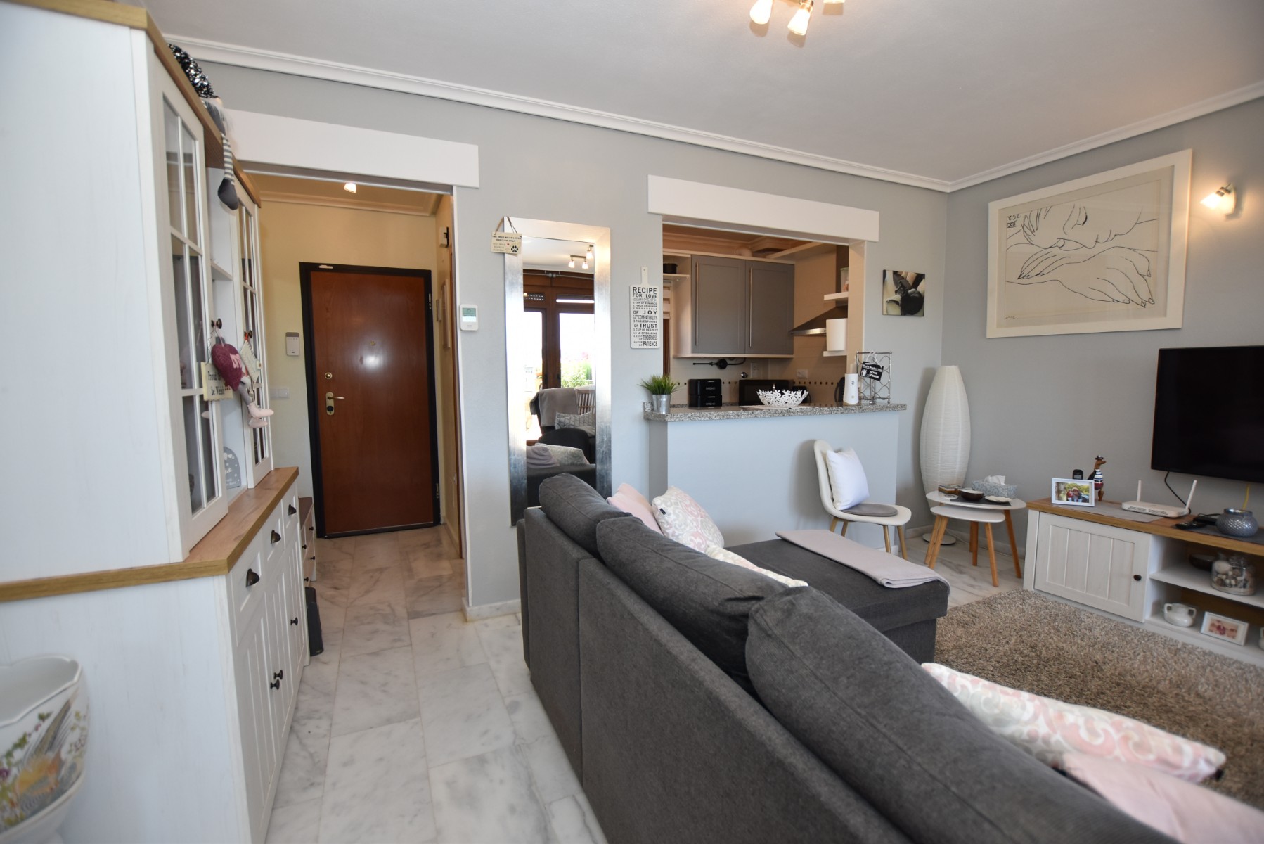Master bedroom in apartment for sale in Algorfa