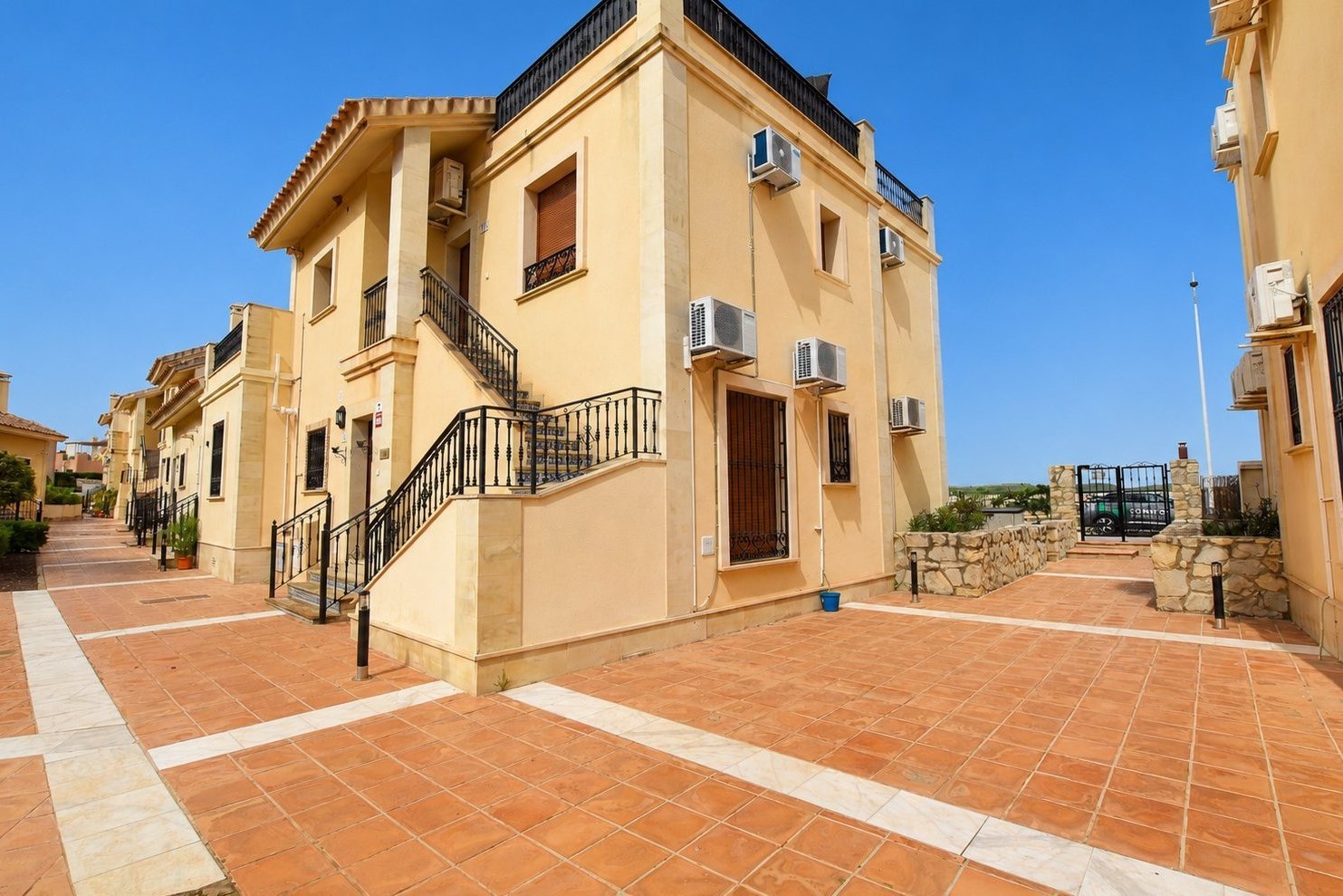 Bedroom in apartment for sale in Algorfa