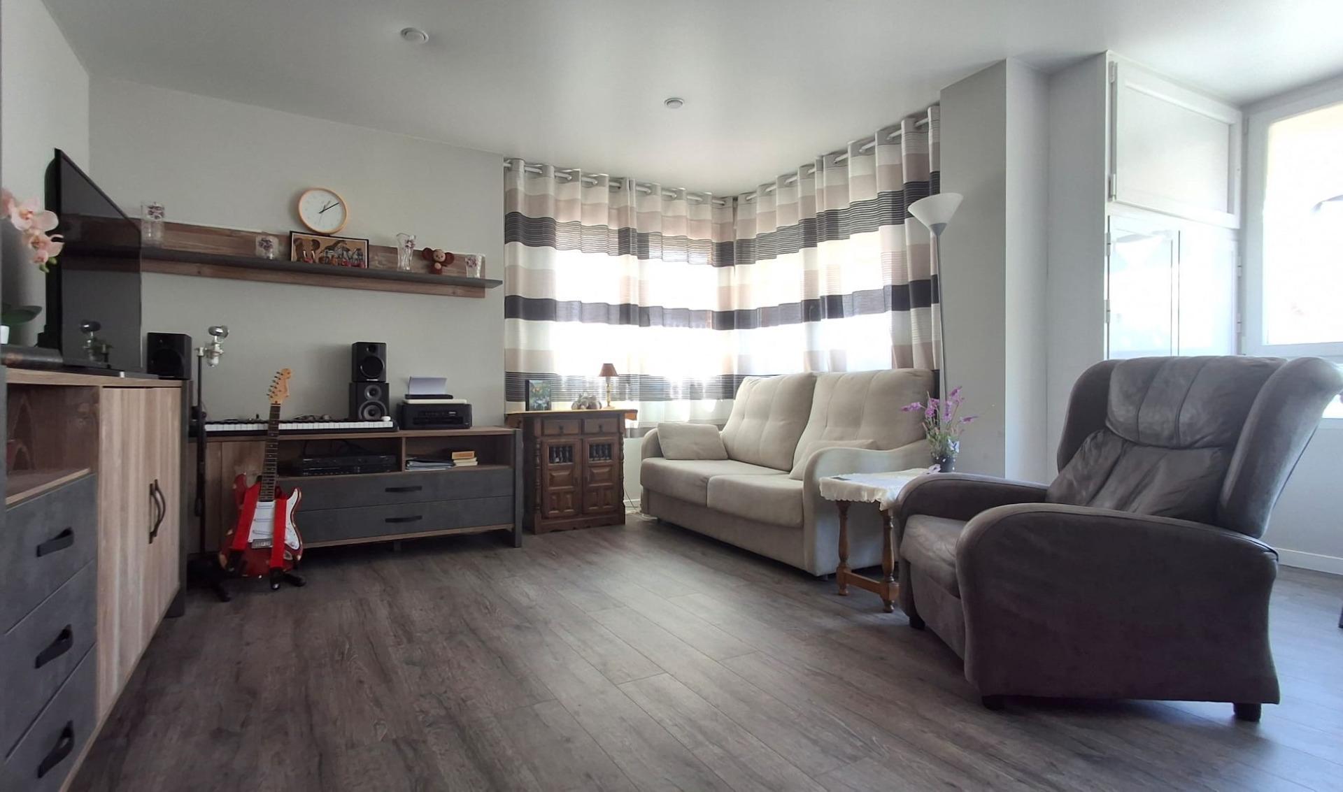 Pool area in apartment for sale in Torrevieja
