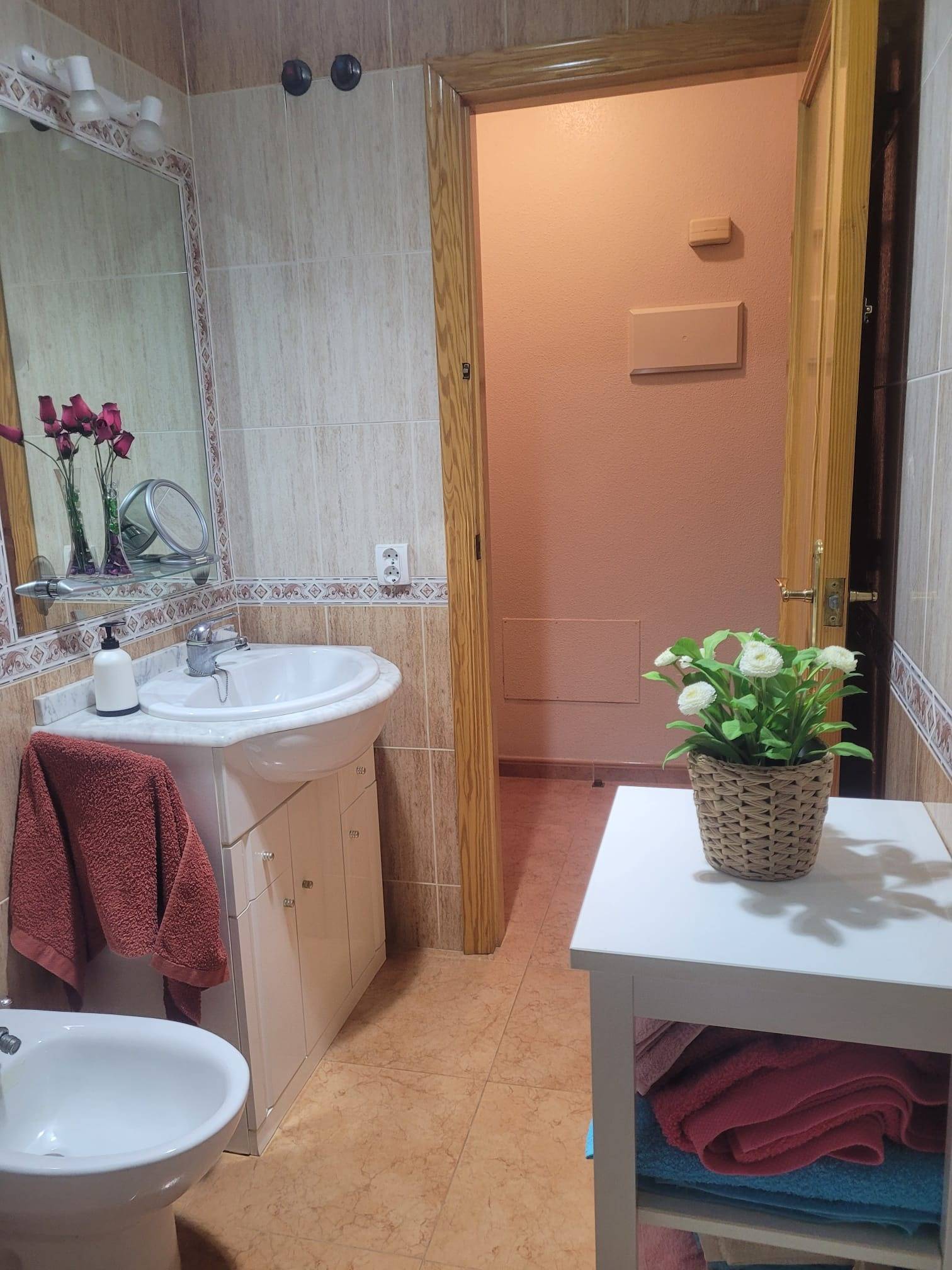 Master bedroom in apartment for sale in Los Alcazares