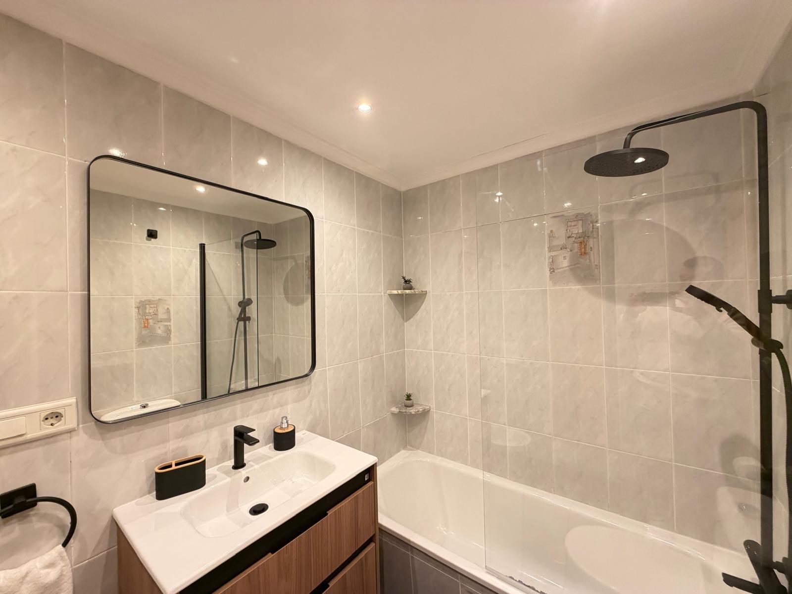 Master bedroom in apartment for sale in Torrevieja