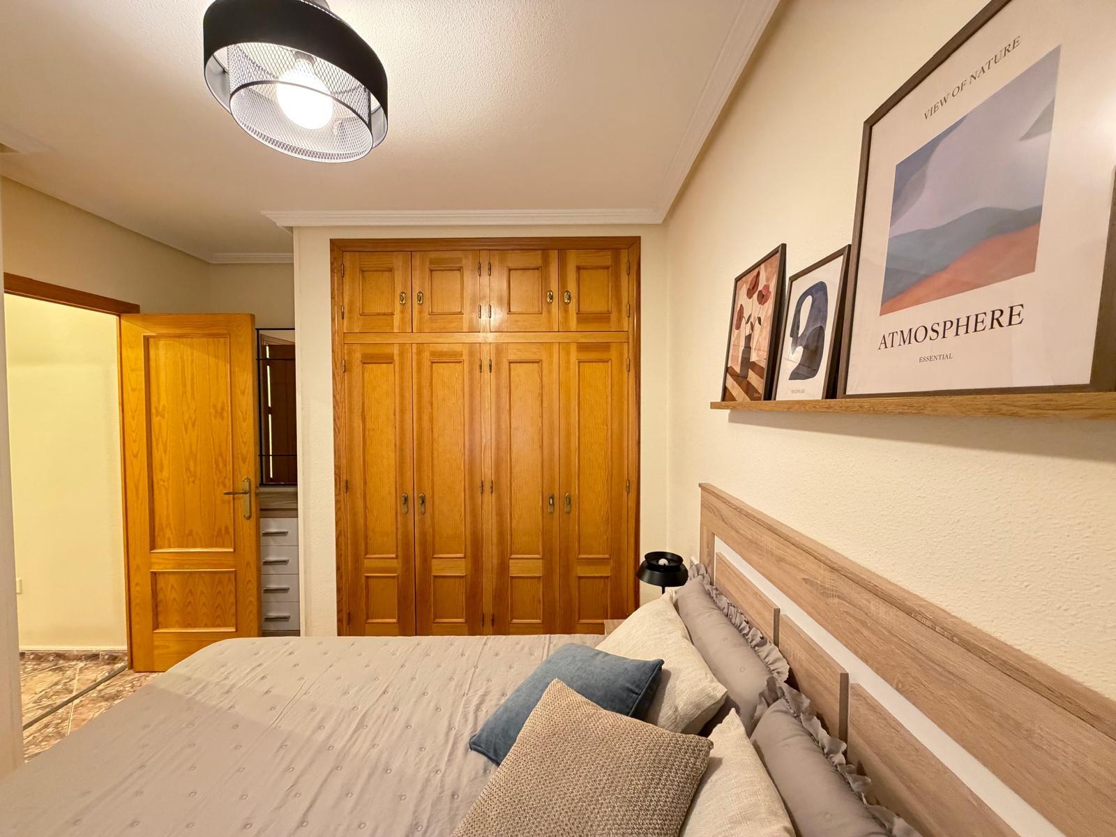 Bedroom in apartment for sale in Torrevieja