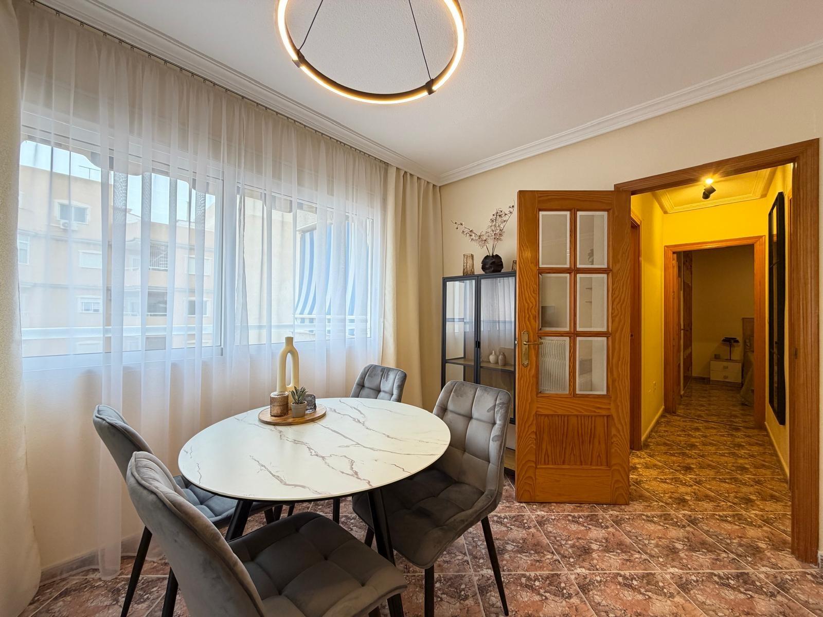 Bedroom in apartment for sale in Torrevieja