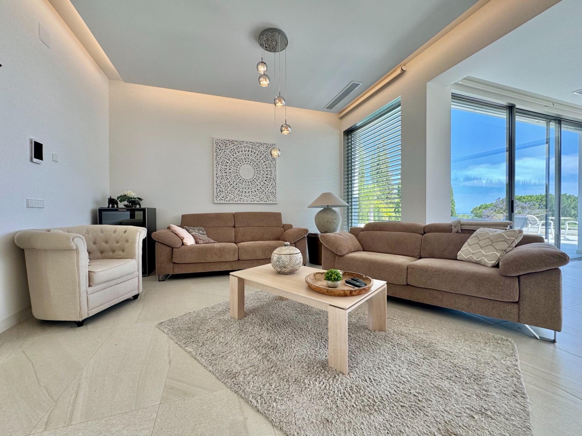 Master bedroom in villa for sale in Orihuela