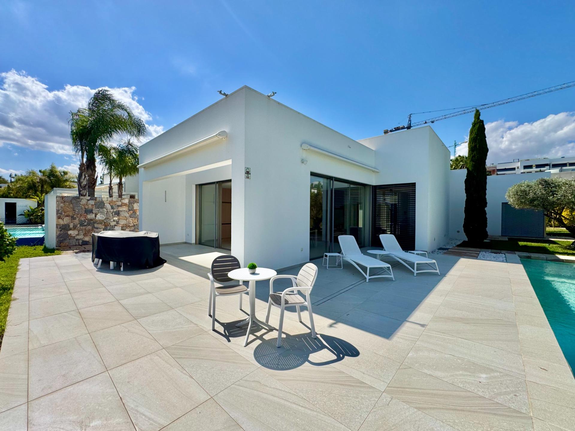 Master bedroom in villa for sale in Orihuela