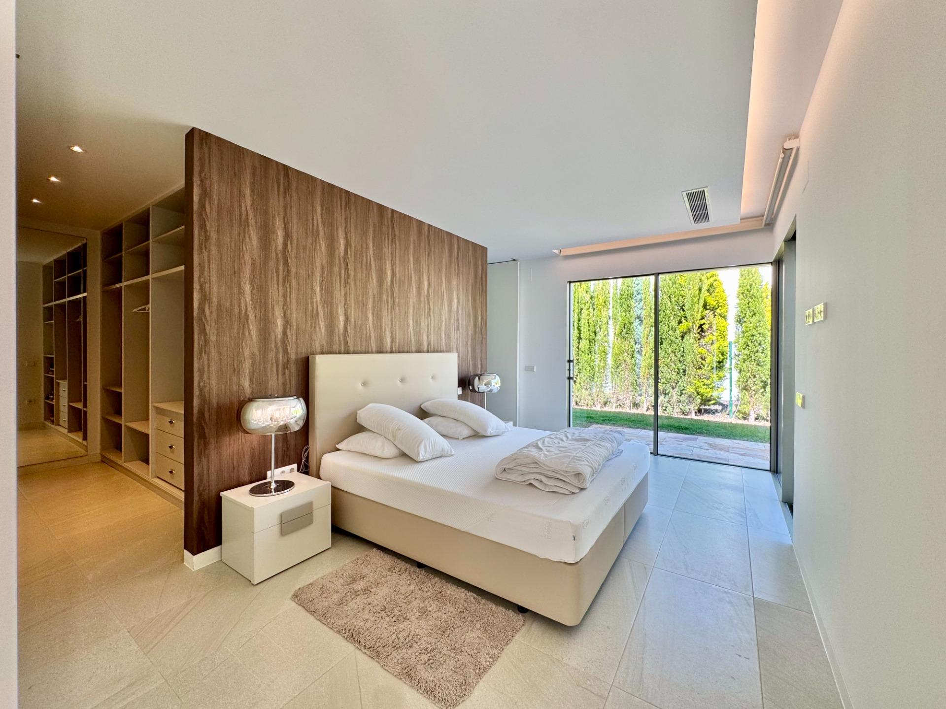 Garden in villa for sale in Orihuela