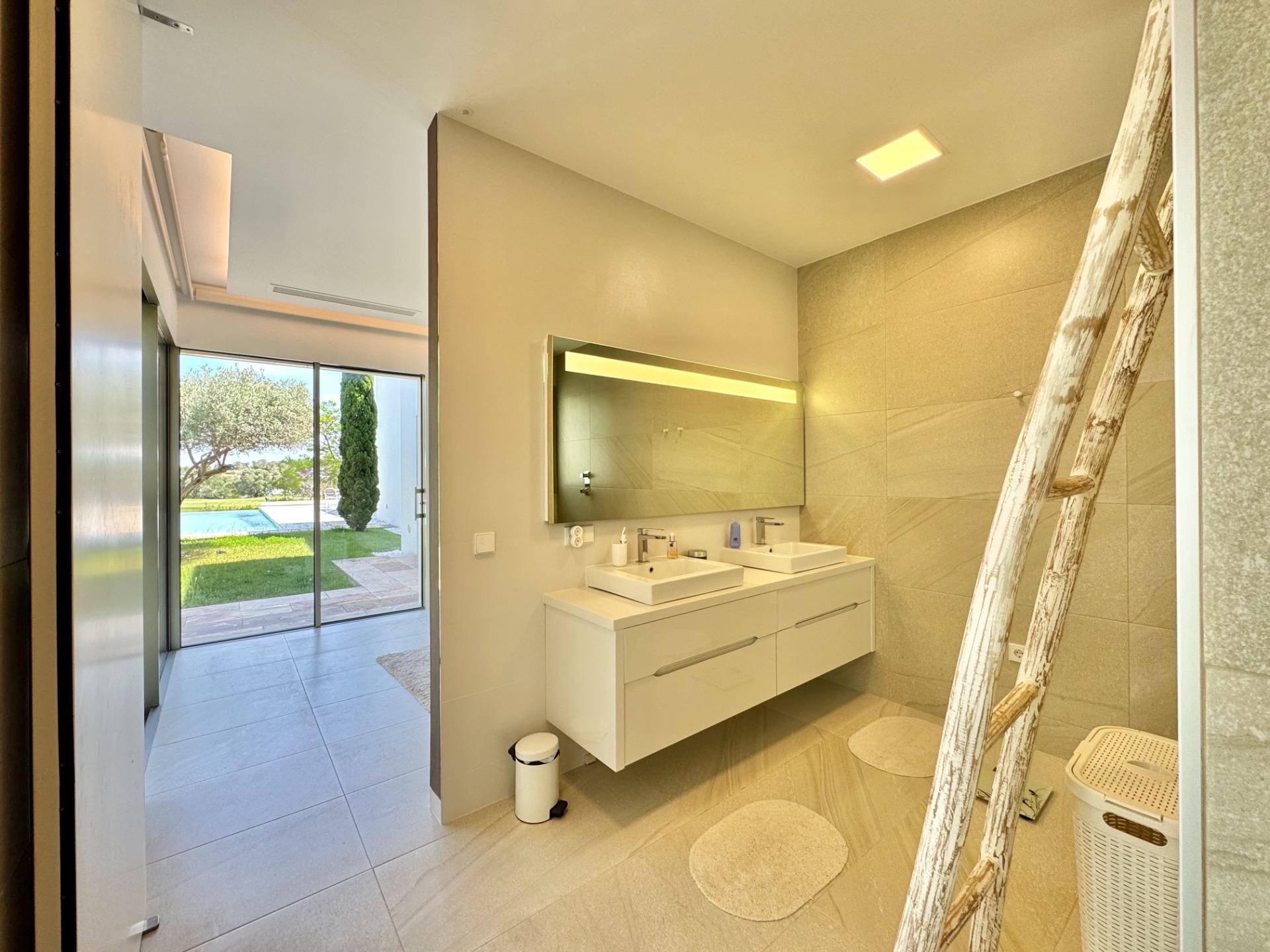 Master bedroom in villa for sale in Orihuela