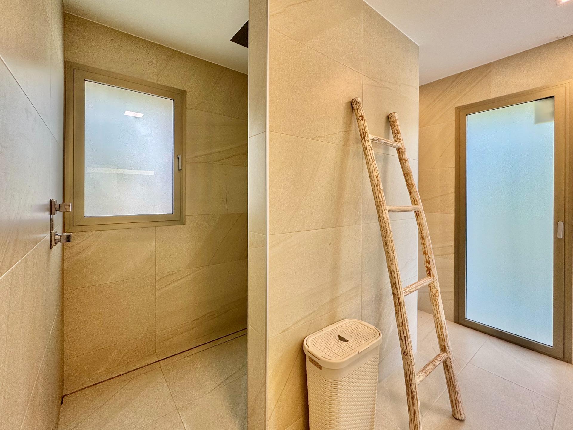 Bathroom in villa for sale in Orihuela