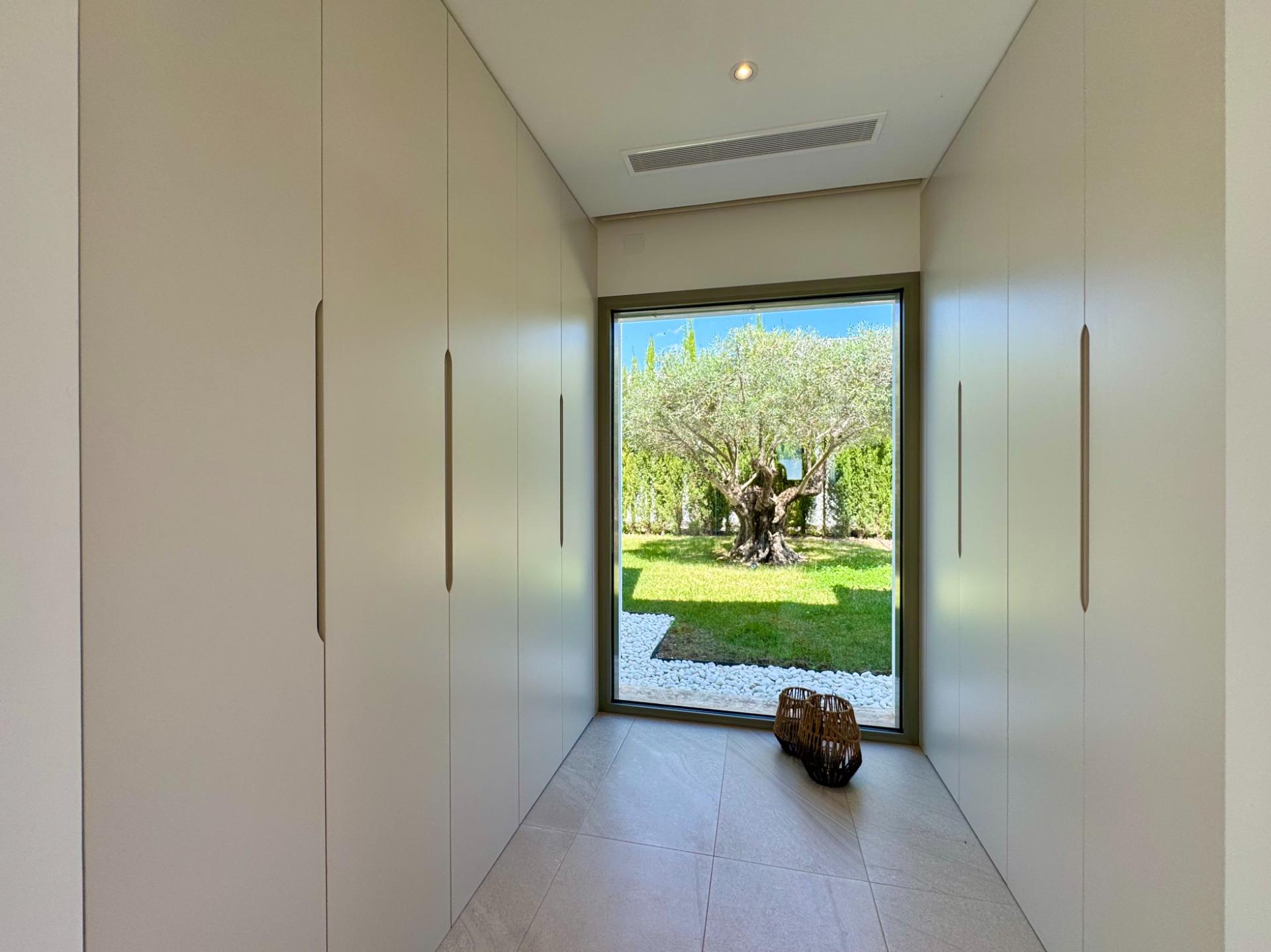 Bedroom in villa for sale in Orihuela