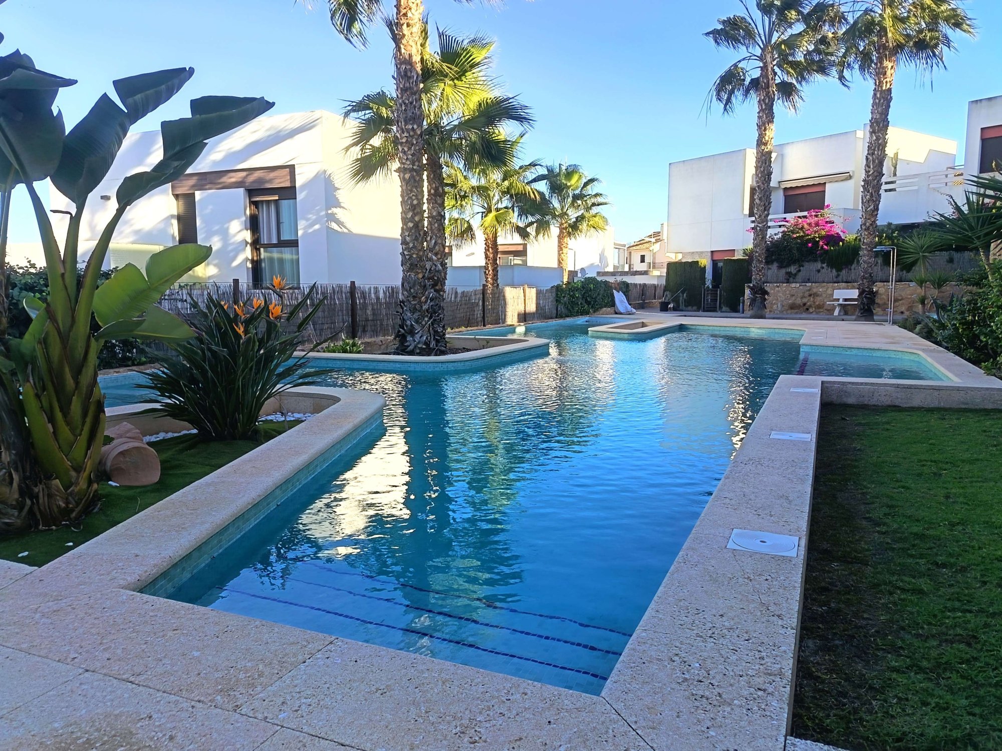 Master bedroom in apartment for sale in Algorfa