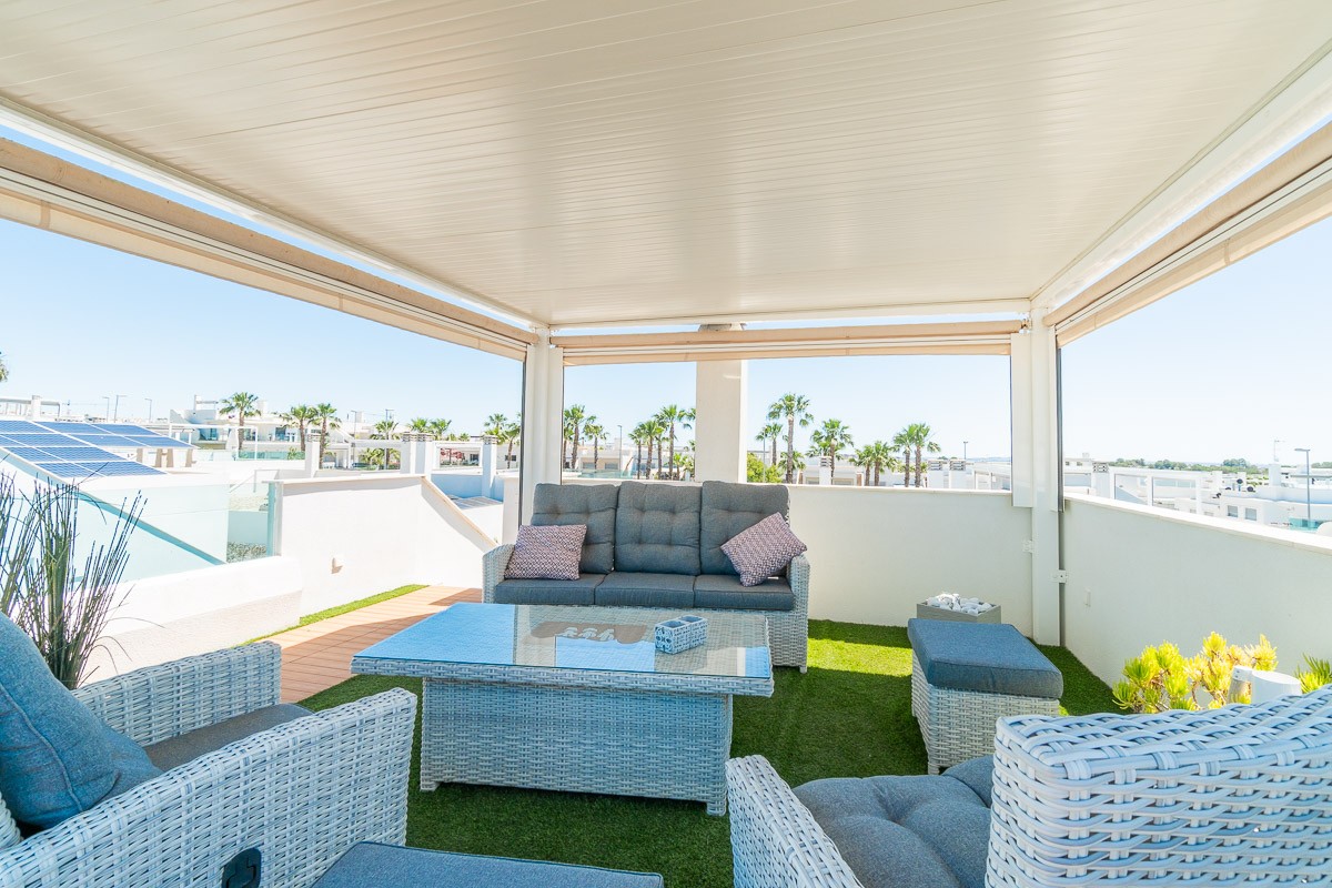 Kitchen in villa for sale in Vistabella Golf Entre Naranjos