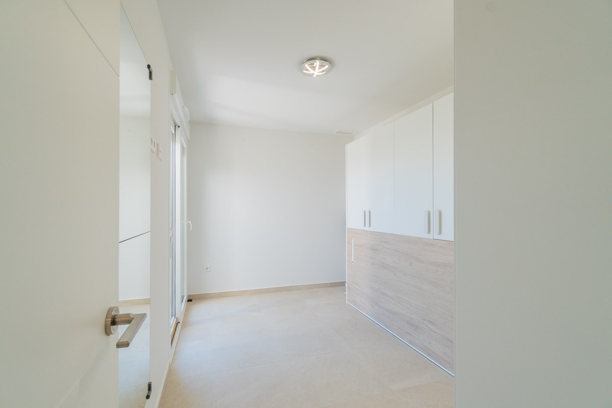 Master bedroom in villa for sale in Vistabella Golf Entre Naranjos