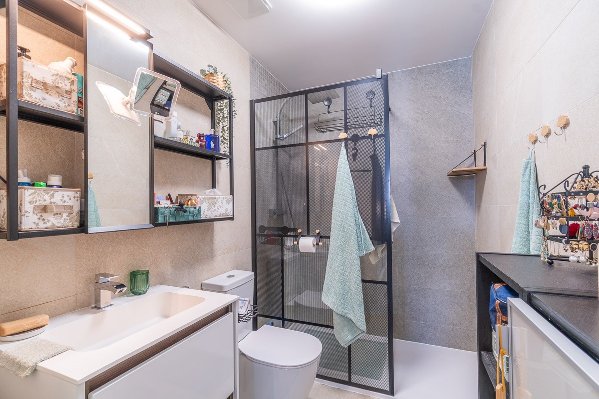 Master bedroom in villa for sale in Vistabella Golf Entre Naranjos