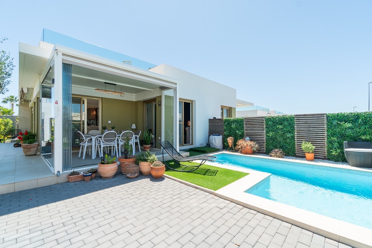Garden in villa for sale in Vistabella Golf Entre Naranjos