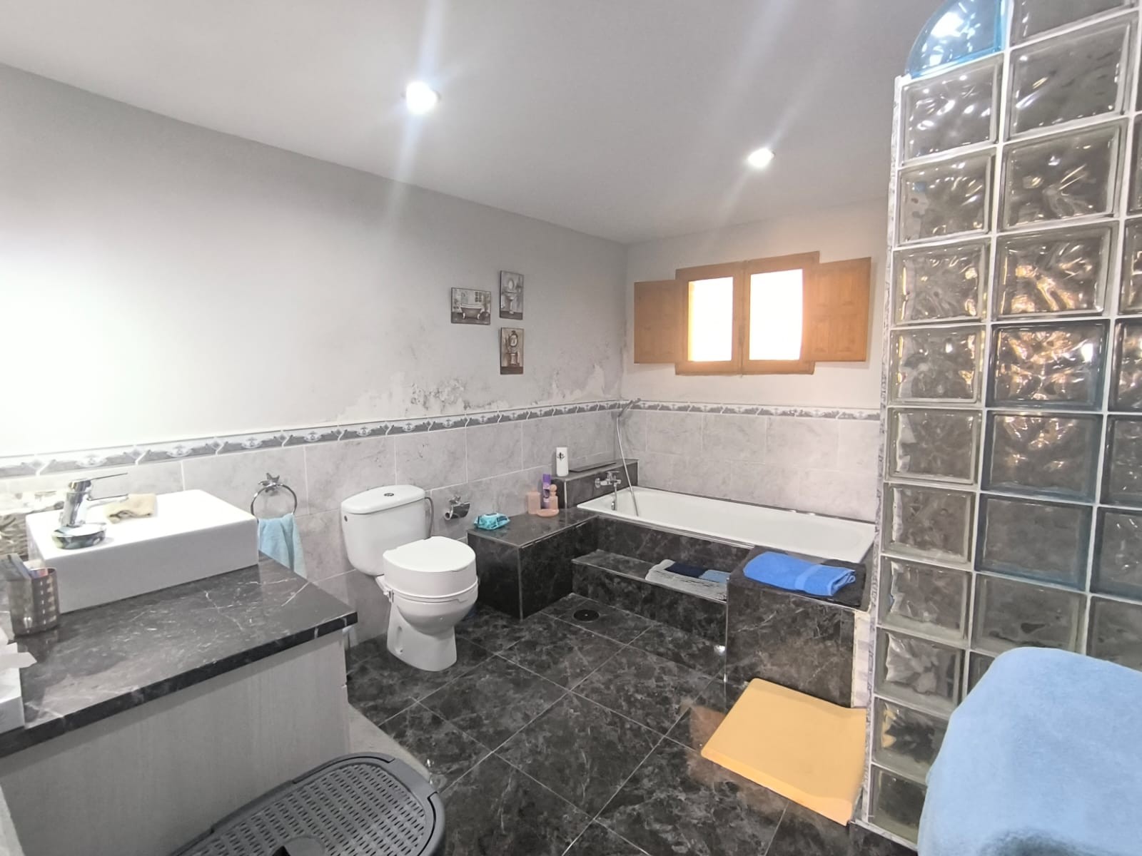 Villa Spazjuwa Madwar Ħaxixa bl-Istazzjon Pool u Vitti ta' Kunsillier