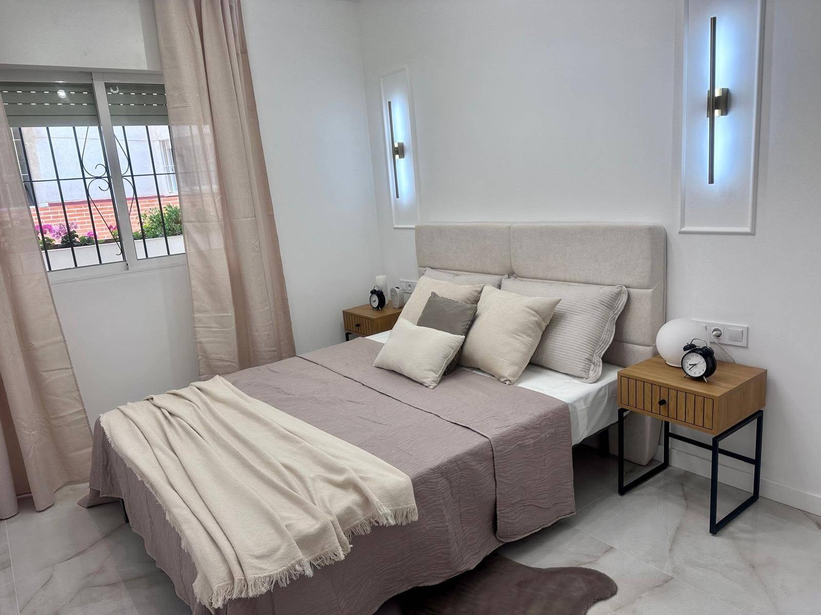 Bedroom in apartment for sale in Torrevieja