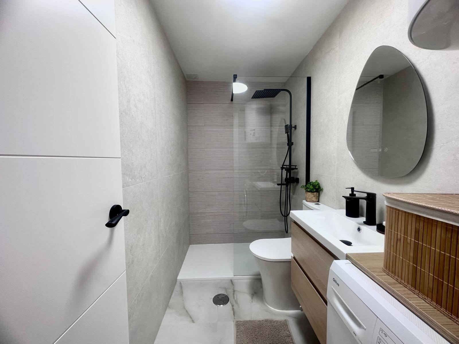 Bedroom in apartment for sale in Torrevieja