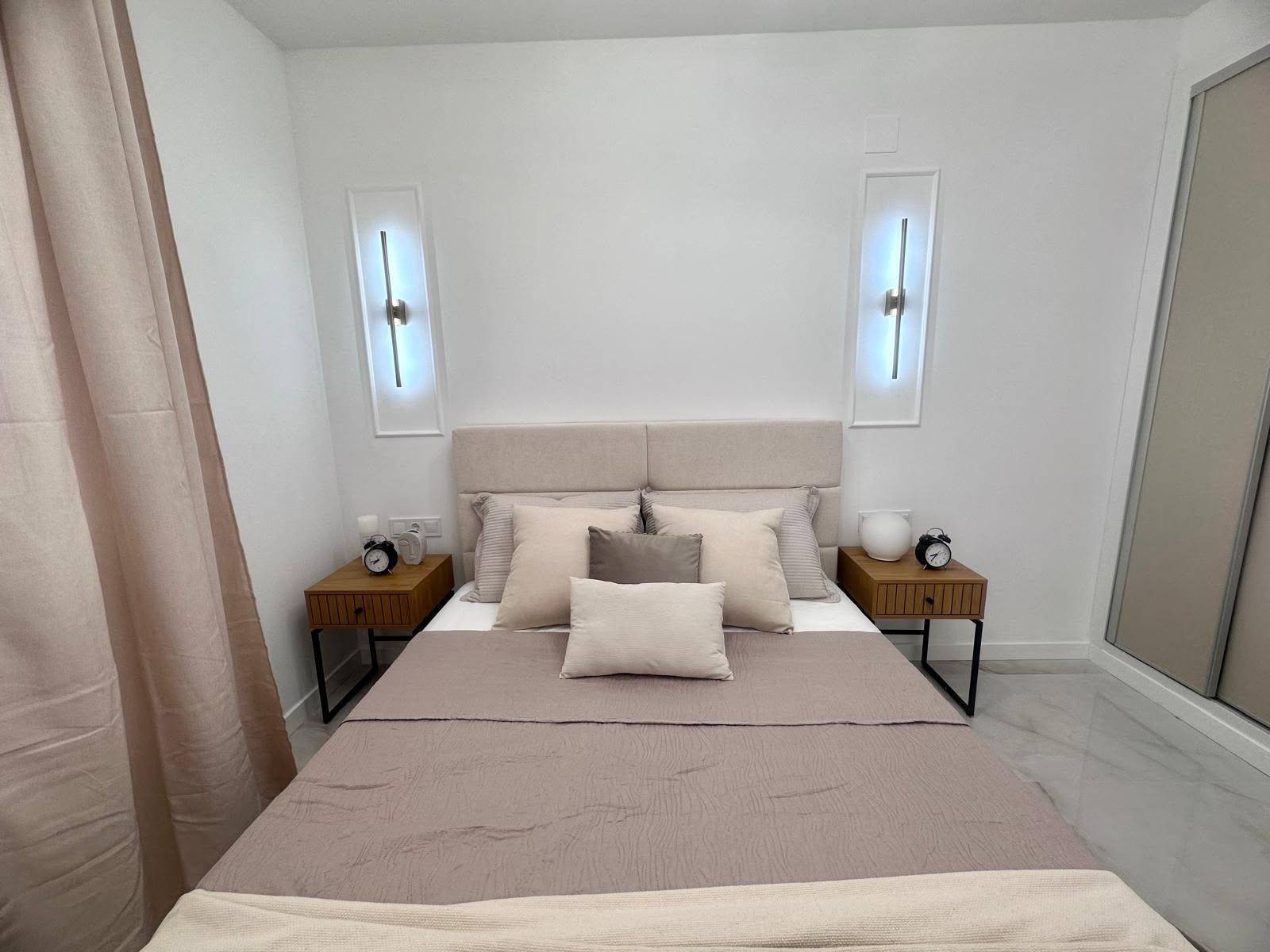 Bedroom in apartment for sale in Torrevieja