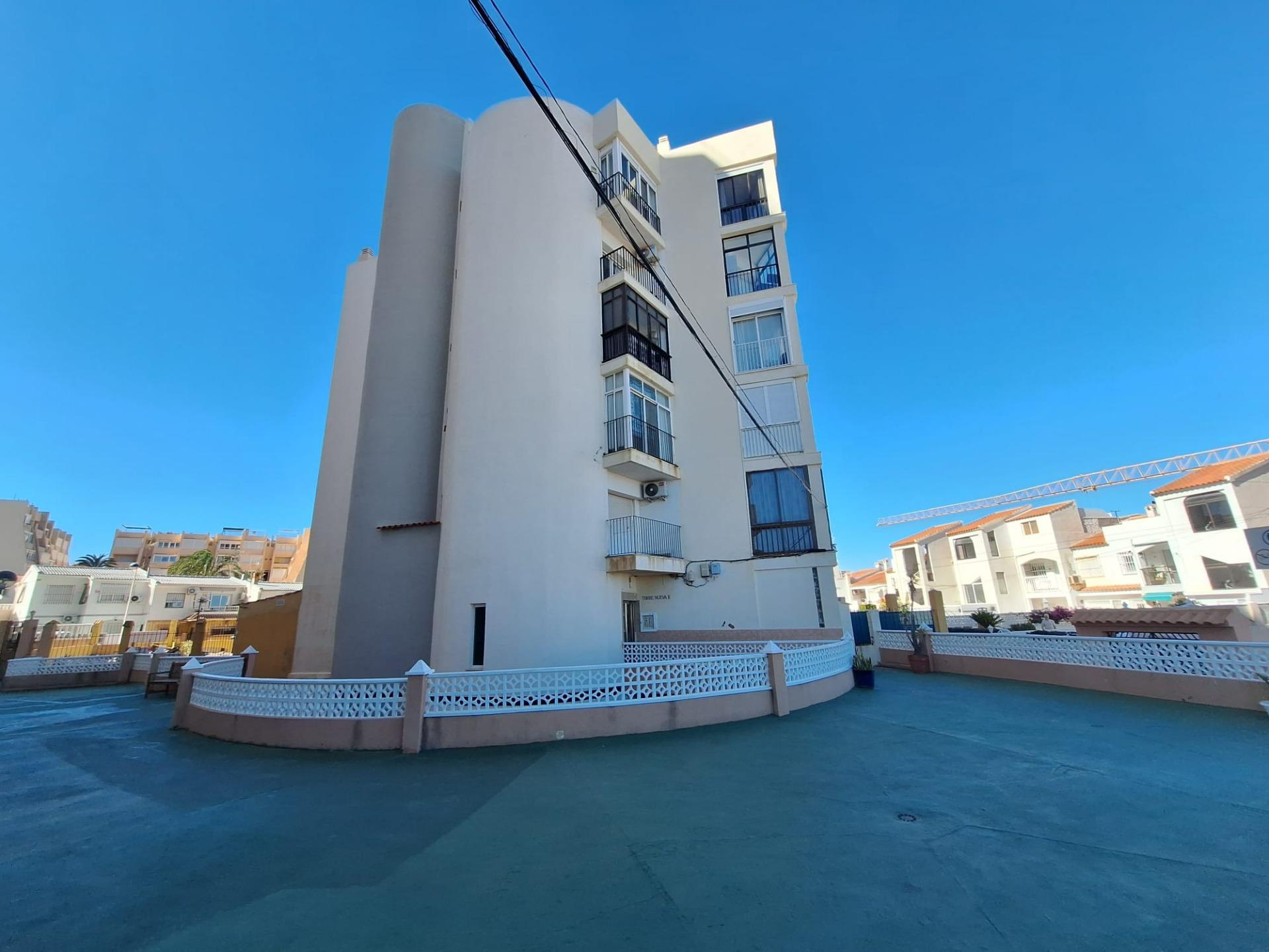 Bedroom in apartment for sale in Torrevieja