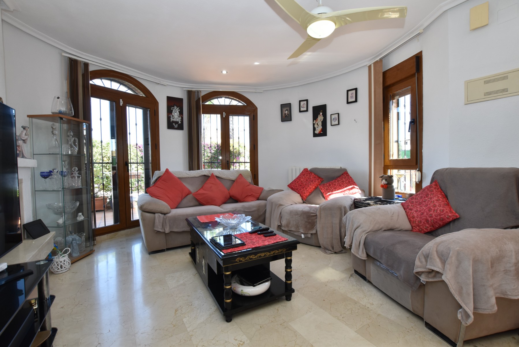 Master bedroom in villa for sale in Algorfa