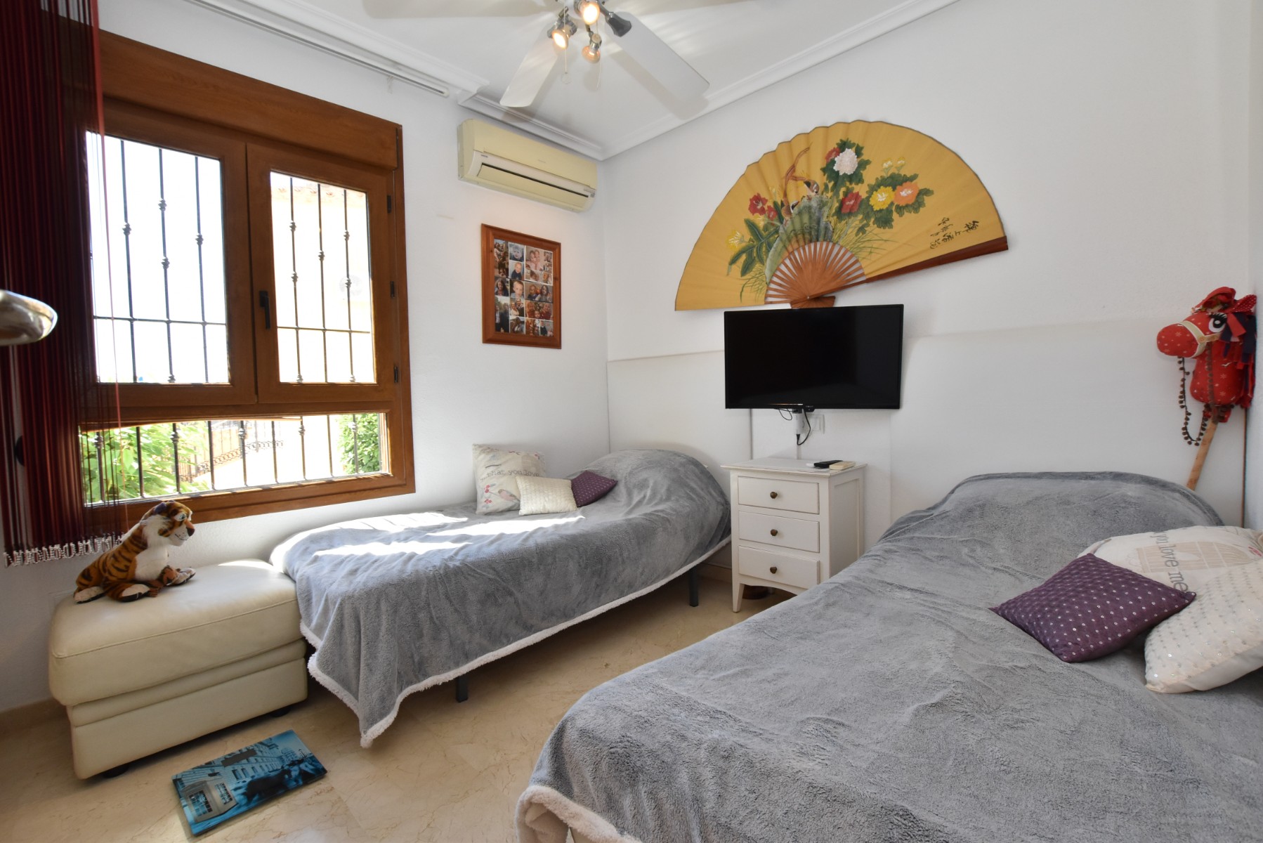 Bedroom in villa for sale in Algorfa