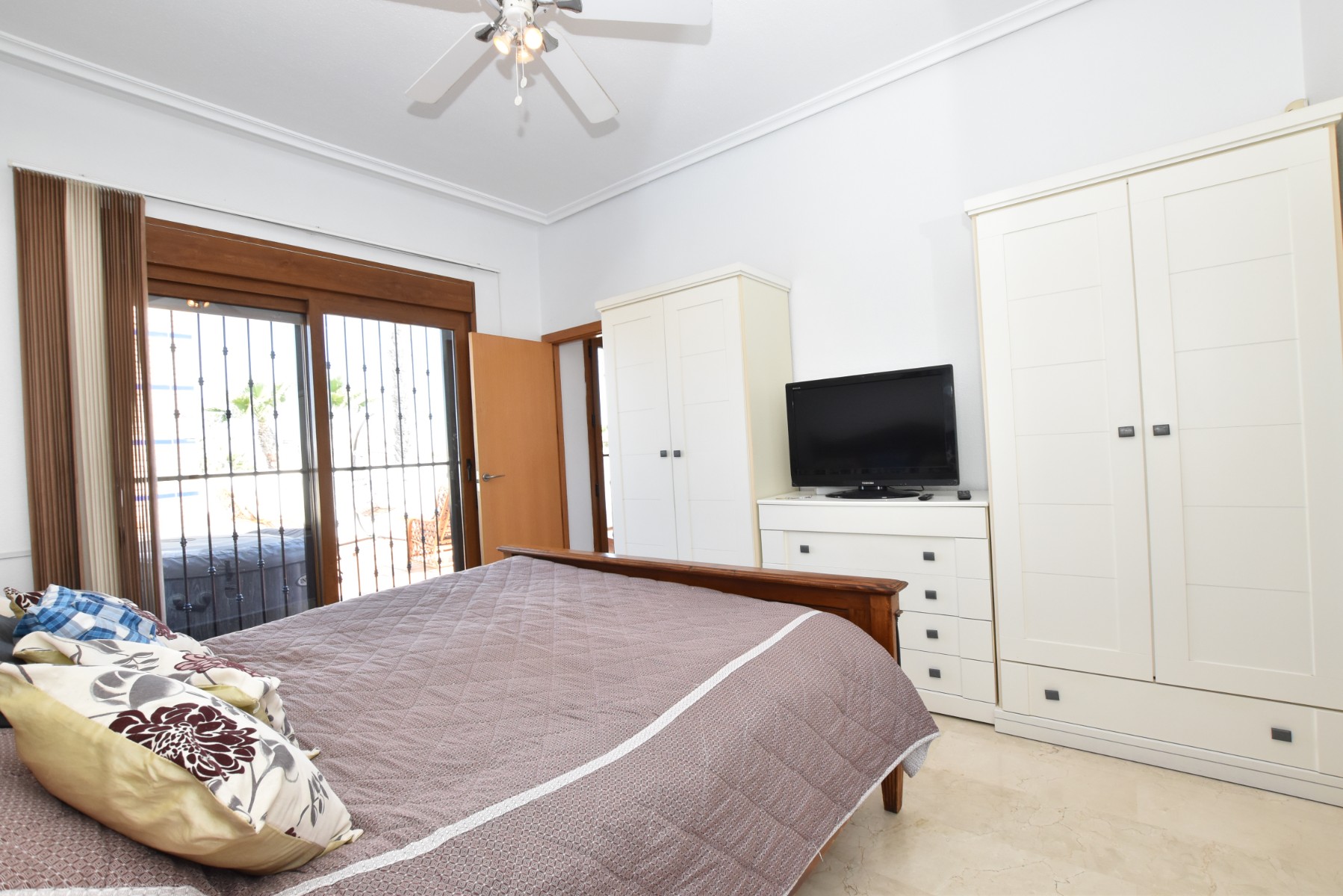 Garden in villa for sale in Algorfa