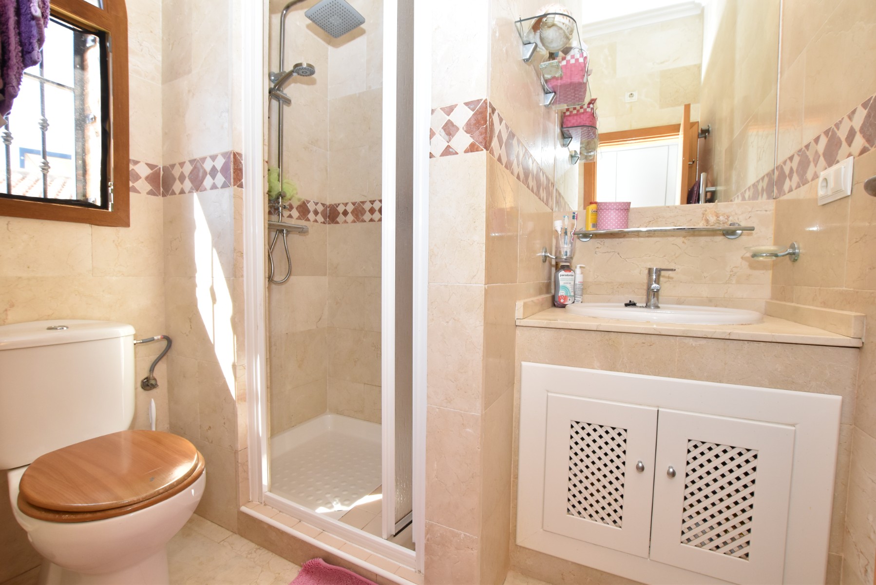 Bedroom in villa for sale in Algorfa
