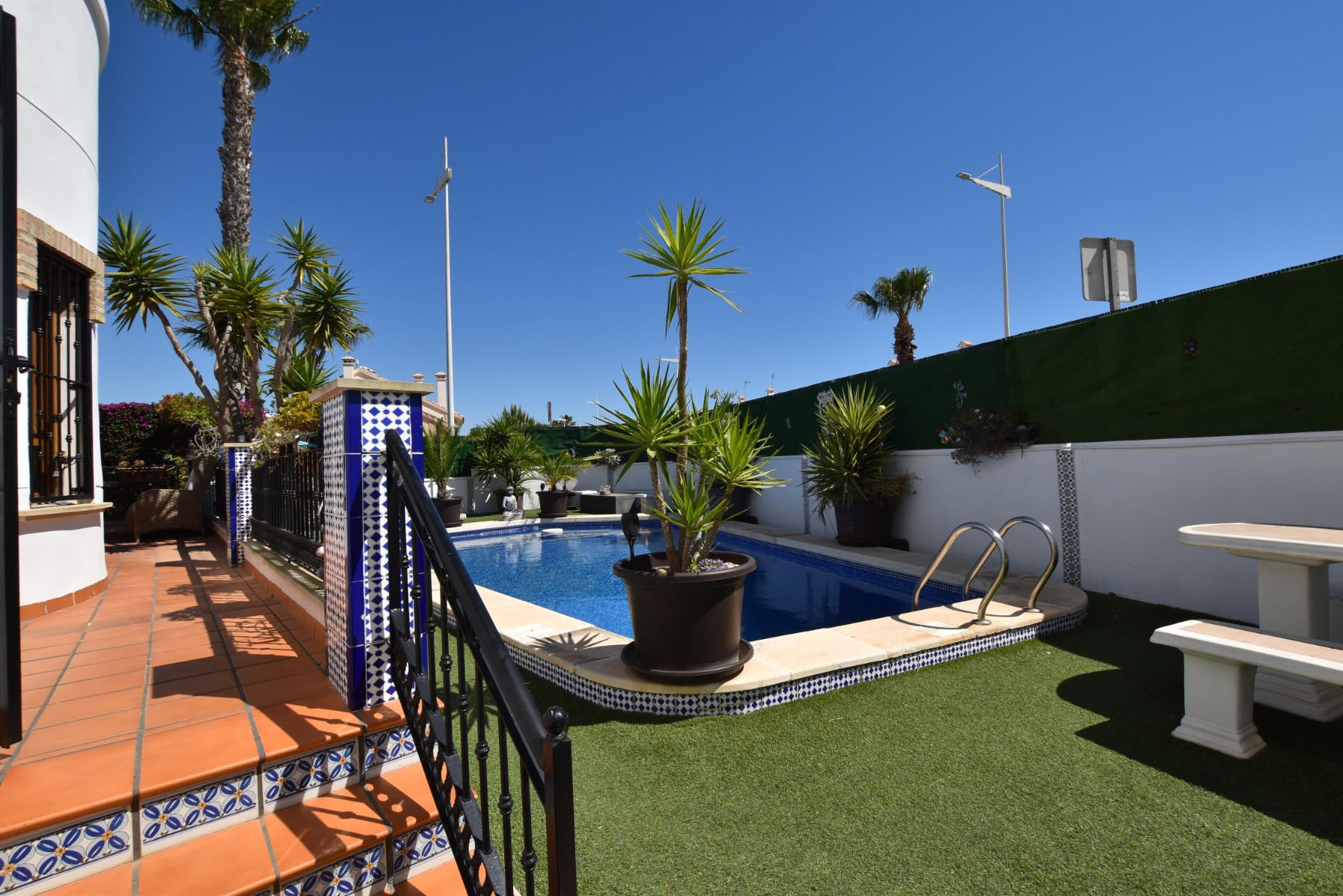 Pool area in villa for sale in Algorfa