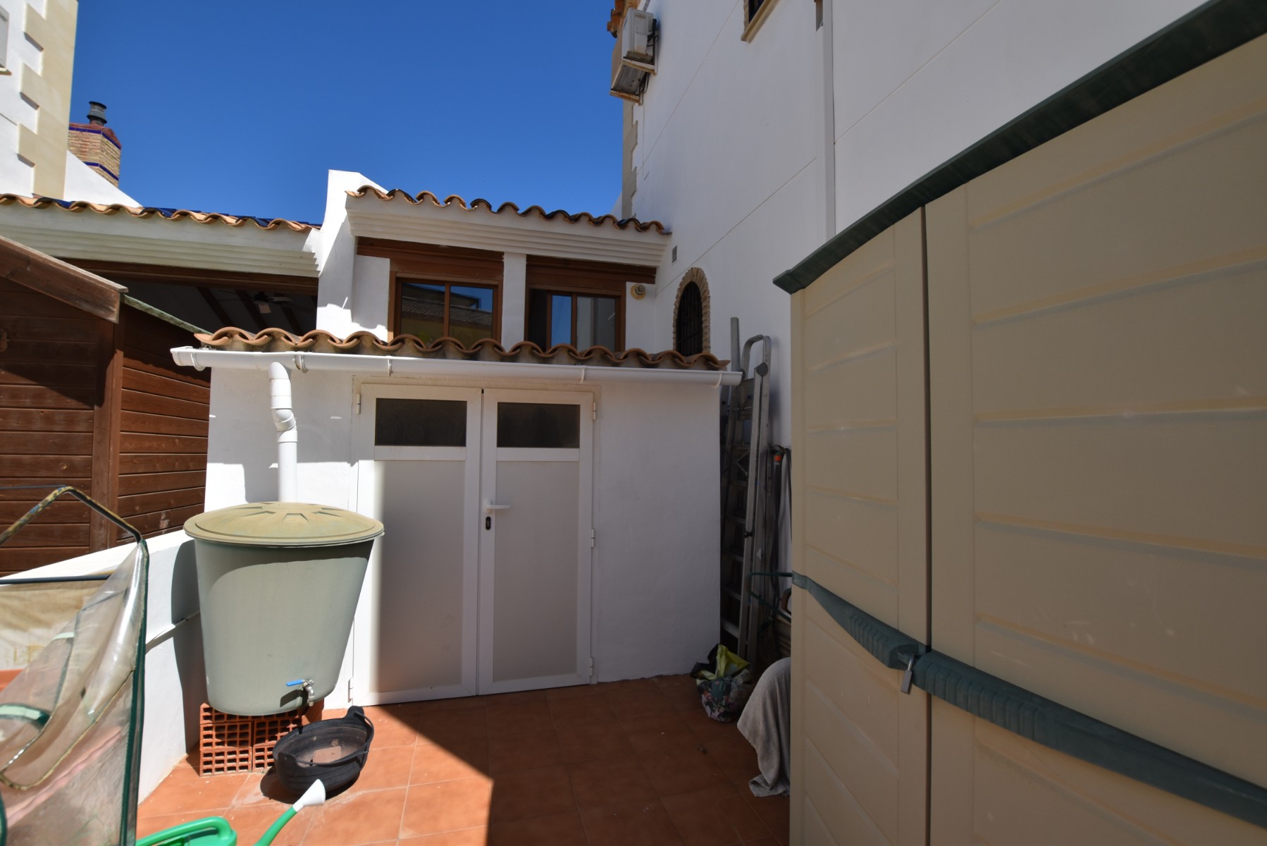 Pool area in villa for sale in Algorfa