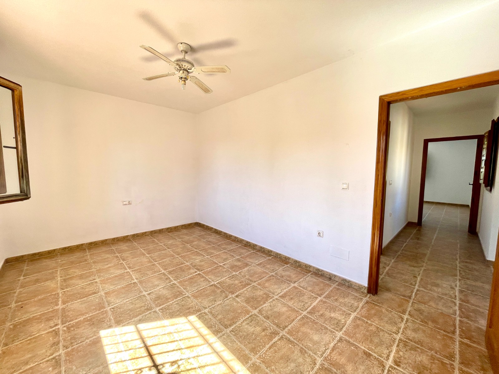 Bedroom in villa for sale in Catral