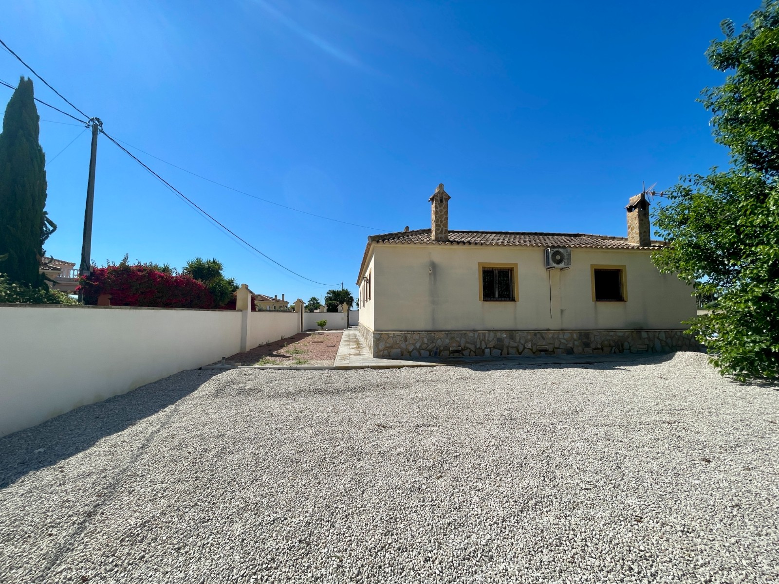 Master bedroom in villa for sale in Catral