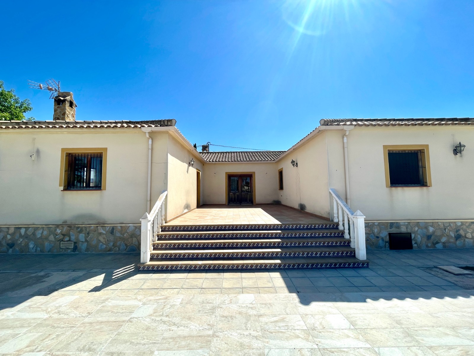 Pool area in villa for sale in Catral