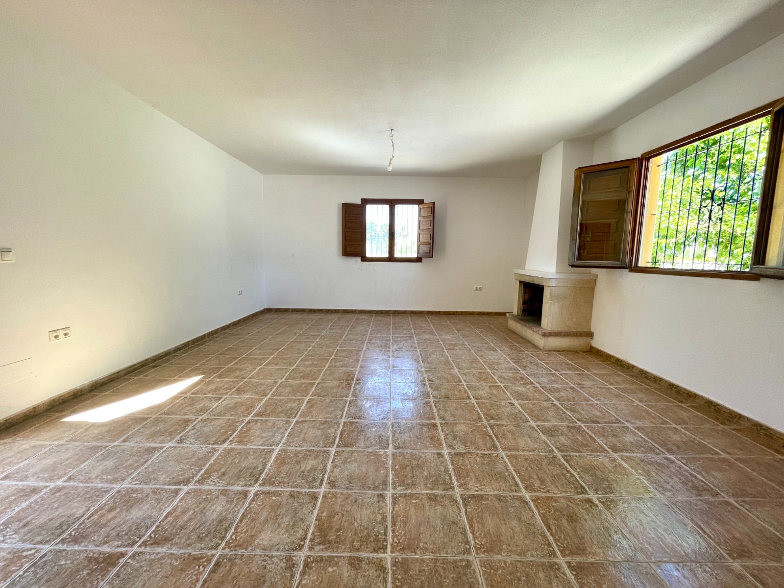 Pool area in villa for sale in Catral