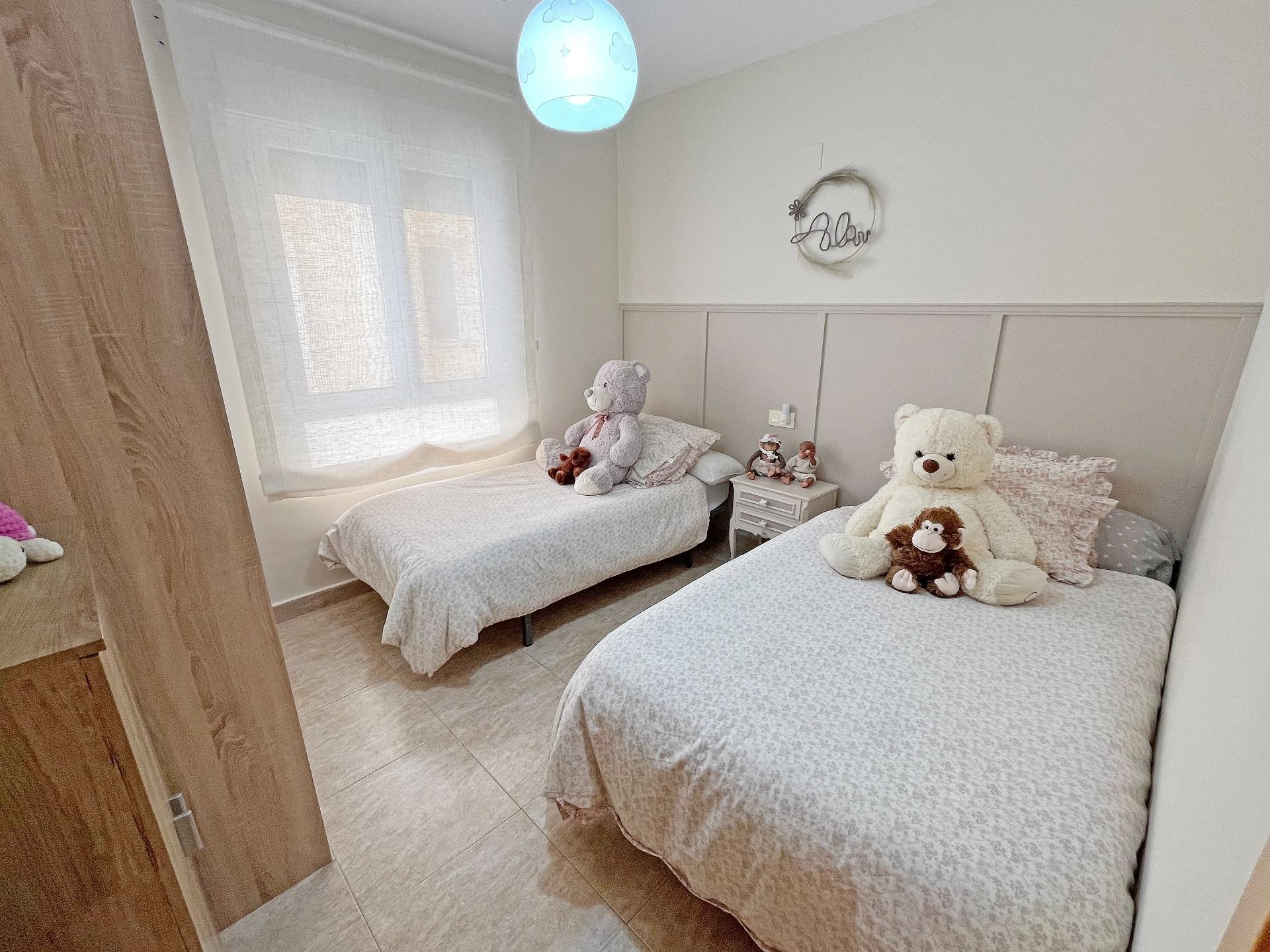 Bedroom in apartment for sale in Novelda