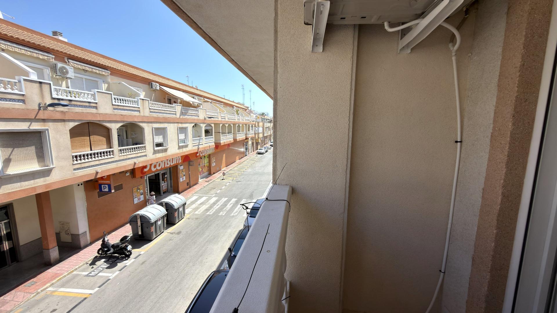 Bedroom in apartment for sale in Torrevieja