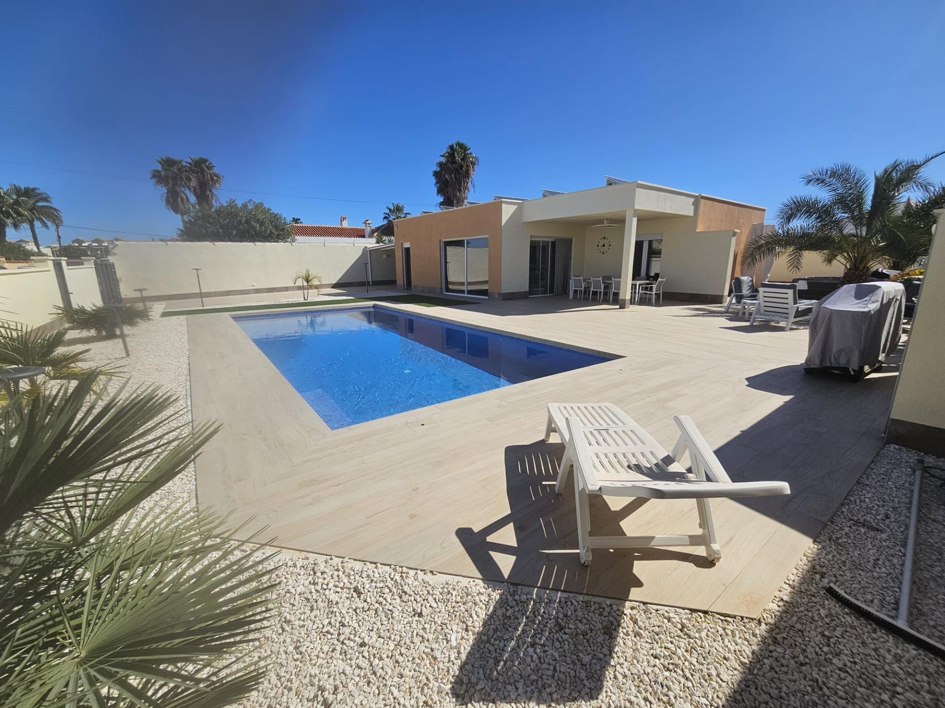 Dining area in villa for sale in Torrevieja