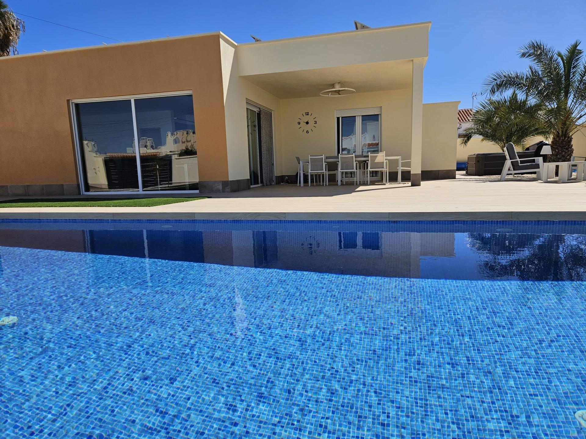 Exterior view in villa for sale in Torrevieja