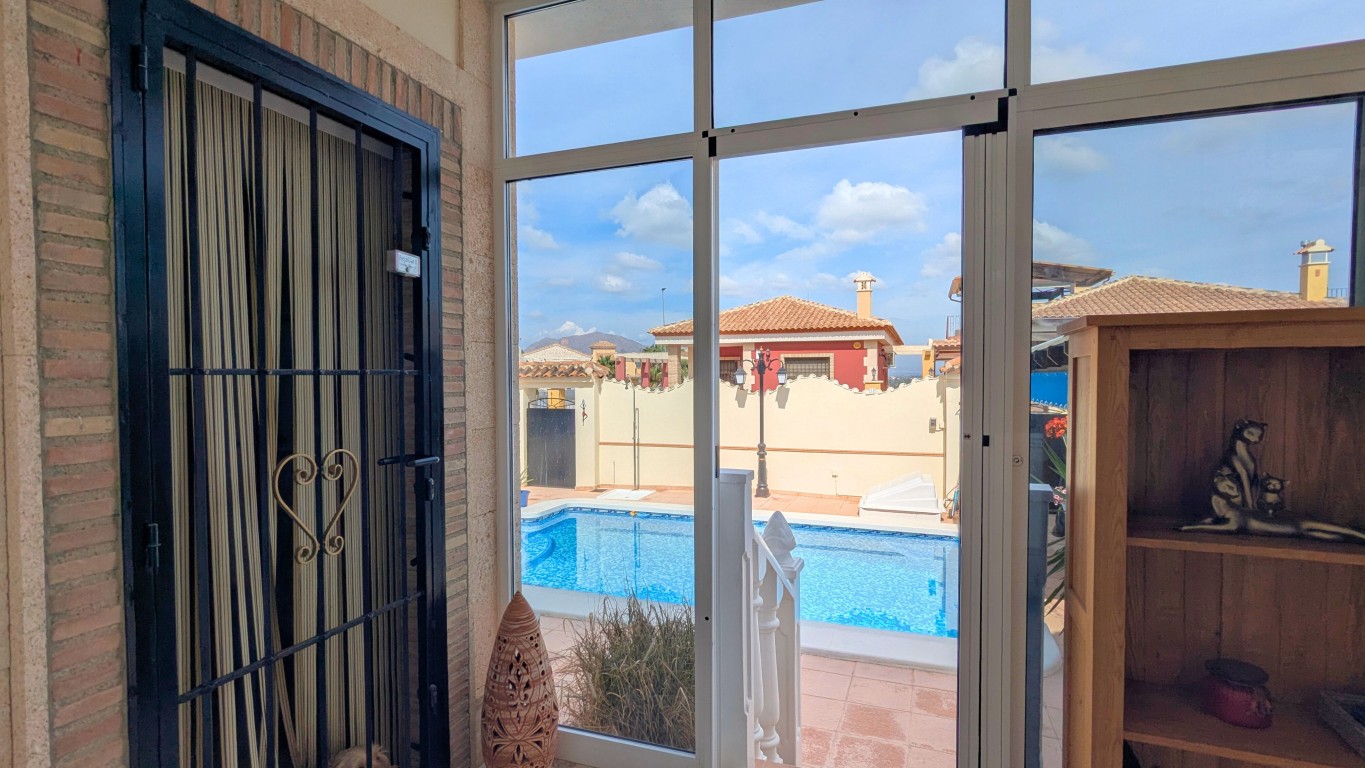 Terrace in villa for sale in Bigastro