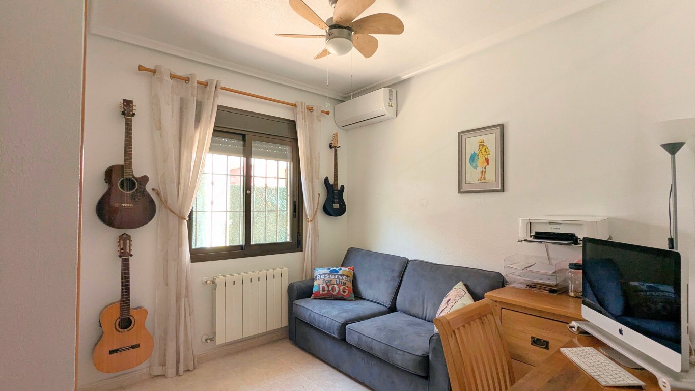 Garden in villa for sale in Bigastro