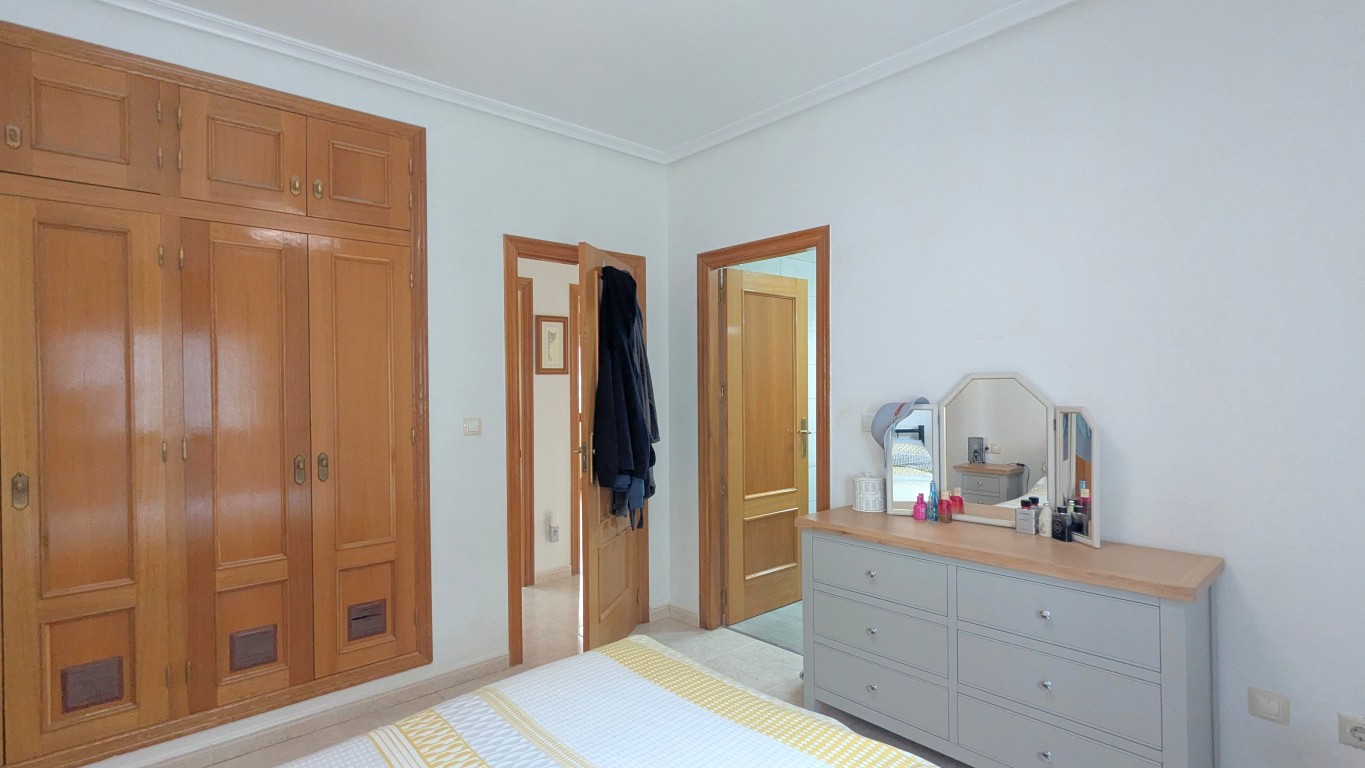 Master bedroom in villa for sale in Bigastro