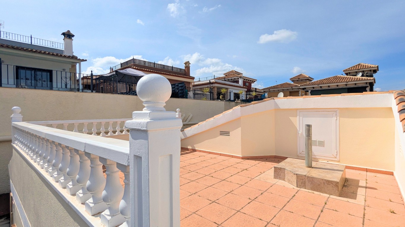 Pool area in villa for sale in Bigastro