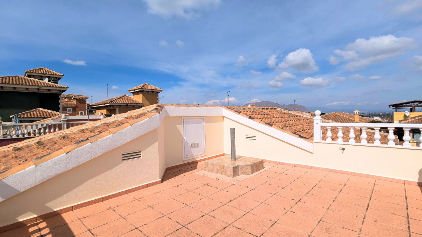 Garden in villa for sale in Bigastro
